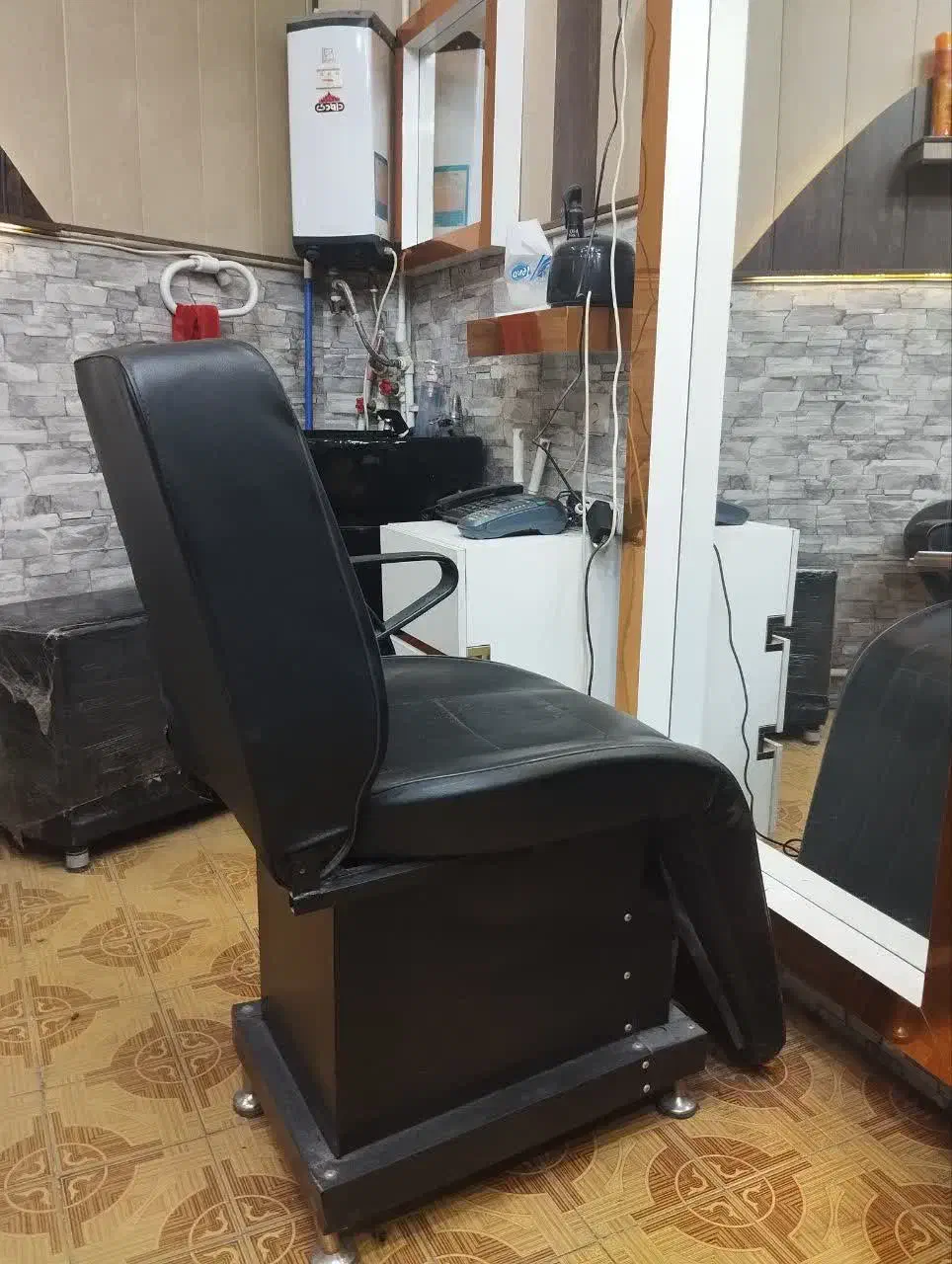 آینه و کنسول آرایشگاه مردانه|آرایشگاه و سالنهای زیبایی|کاشان, بازار کاشان|دیوار