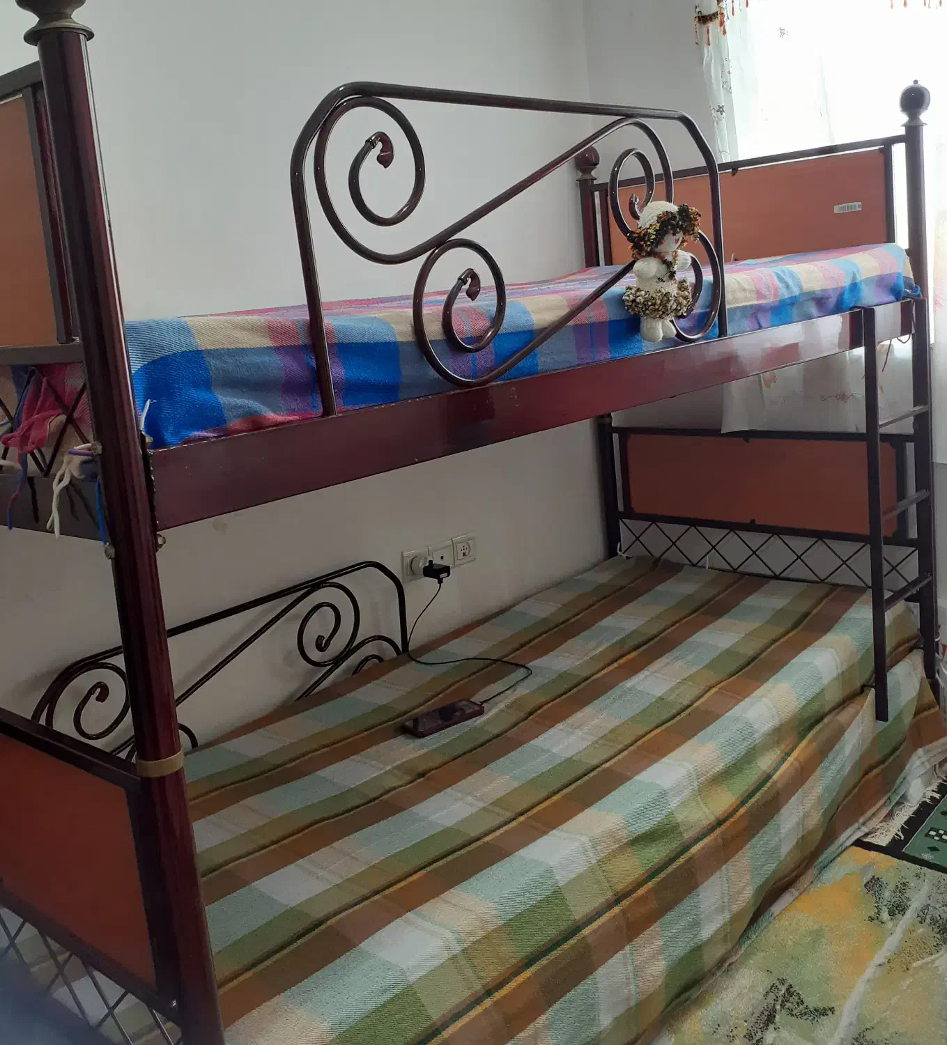 تخت دو طبقه|تخت و سرویس خواب|صومعه‌سرا, |دیوار