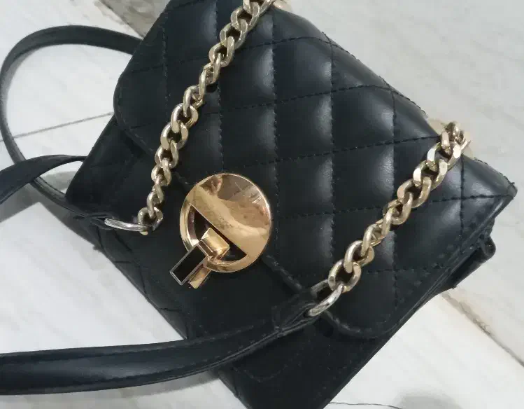 دسته زنجیری|کیف، کفش، کمربند|شیروان (خراسان), |دیوار