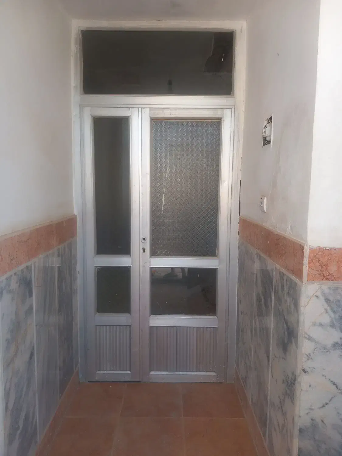 در و پنجره|مصالح و تجهیزات ساختمان|بوژگان, |دیوار