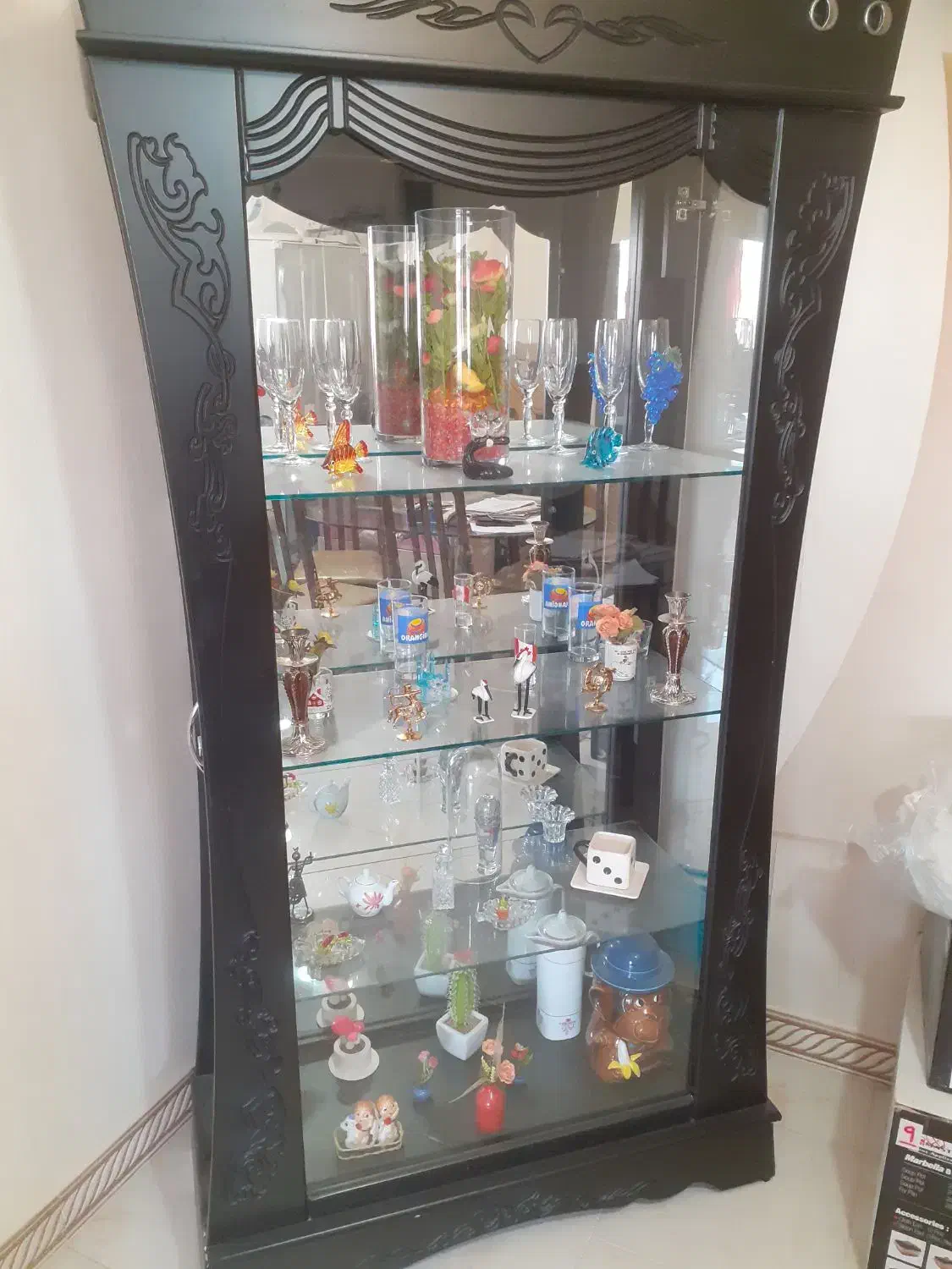 ویترین چوبی قهوه ای سوخته|بوفه، ویترین، کنسول|پردیس, فاز ۳|دیوار