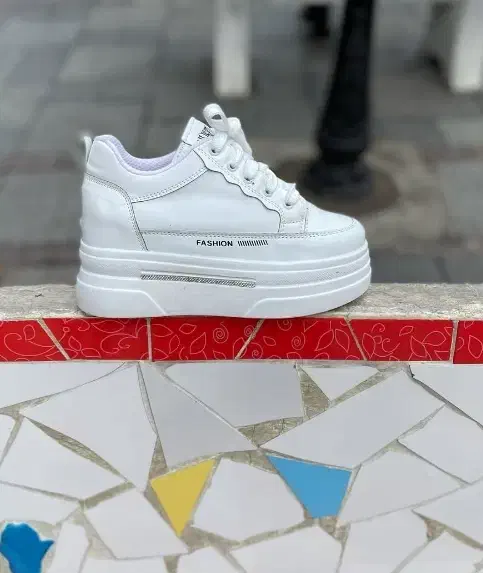 کتونی لژدار سفید|کیف، کفش، کمربند|رشت, پل تالشان|دیوار