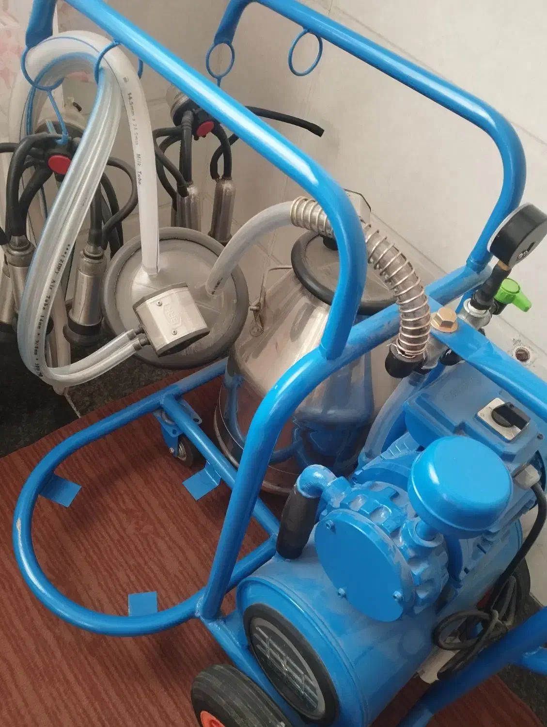 شیر دوش برکت|ماشین‌آلات صنعتی|سلماس, |دیوار