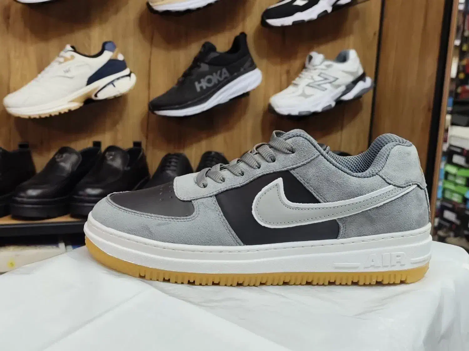 کفش بزرگ پا مخصوص خاص پسندان|کیف، کفش، کمربند|کاشان, بهشتی|دیوار