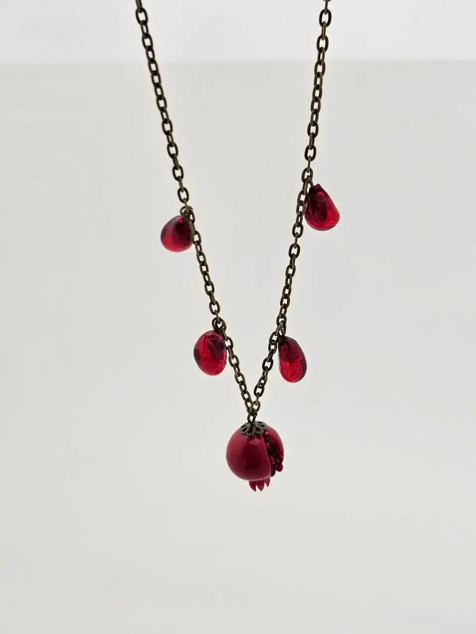 گردبند انار برای شب یلدا|بدلیجات|شیراز, شاهچراغ|دیوار