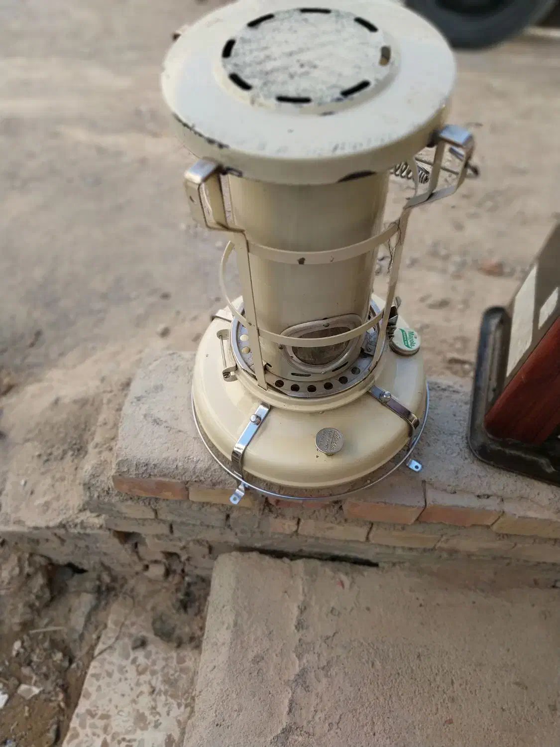 چهار عدد چراغ خیلی تمیز|بخاری، هیتر، شومینه|مبارکه, |دیوار