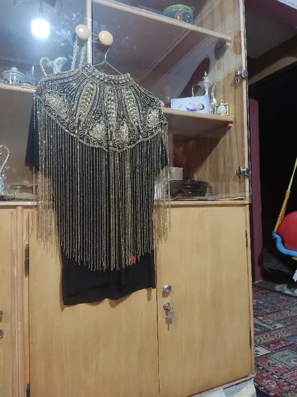 لباس مجلسی|لباس|شاهین‌شهر, عطار|دیوار