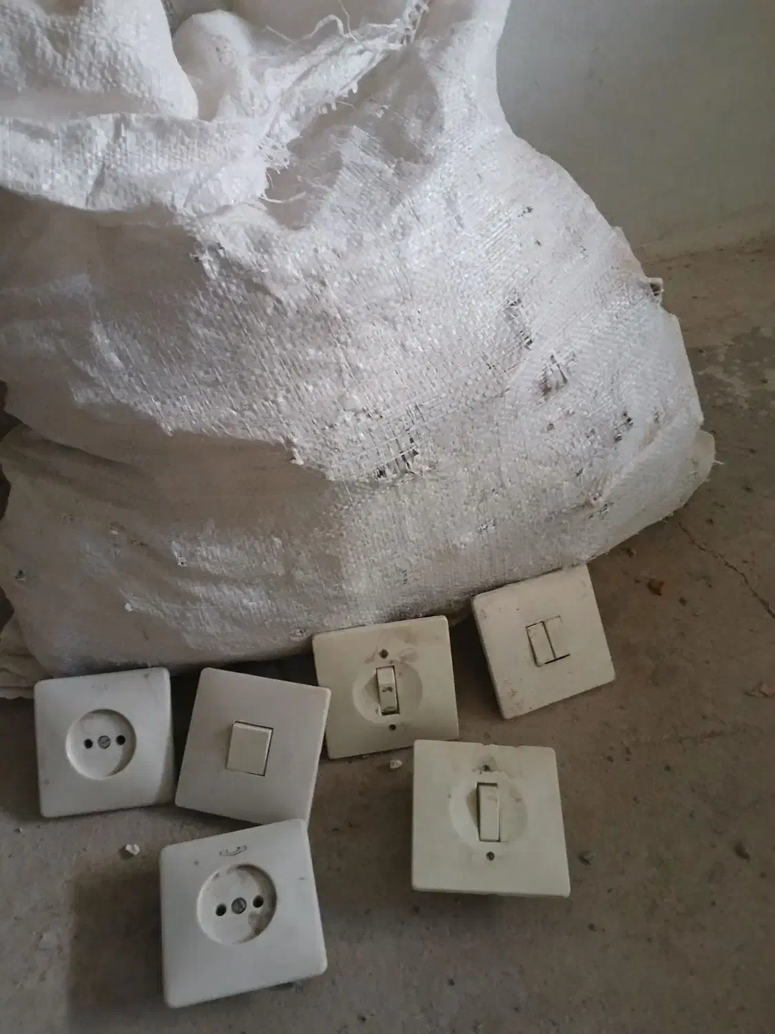 کلید پریز قدیمی|حراج|شاهرود, |دیوار