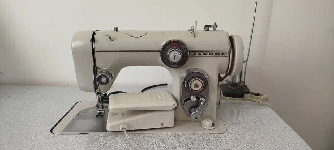 چرخ فروشی|چرخ خیاطی و ریسندگی|کلاشی, |دیوار