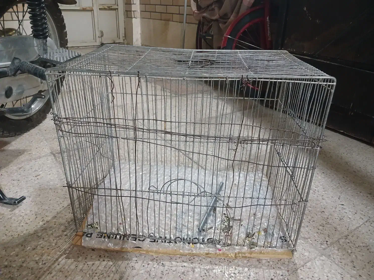 قفس پرنده|لوازم جانبی حیوانات|اصفهان, باغ فدک|دیوار