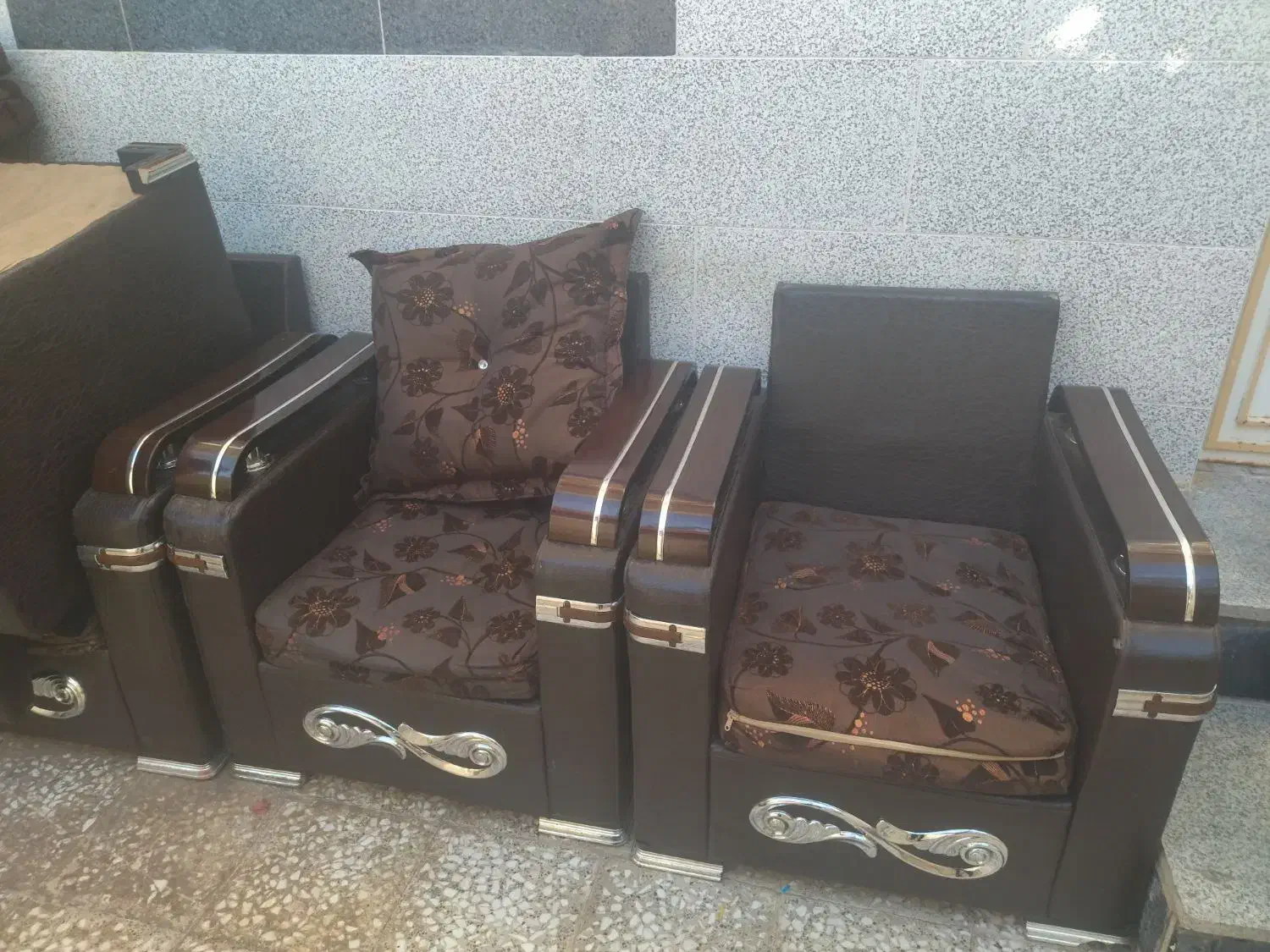 مبل راحتی چرم|مبلمان خانگی و میز عسلی|قنوات, |دیوار