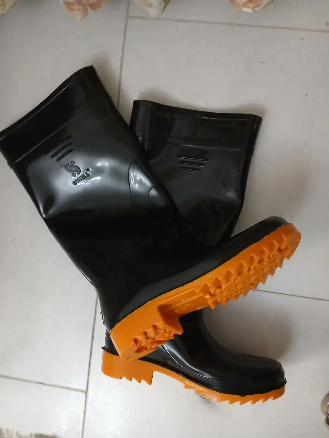 چکمه|کیف، کفش، کمربند|زنجان, |دیوار