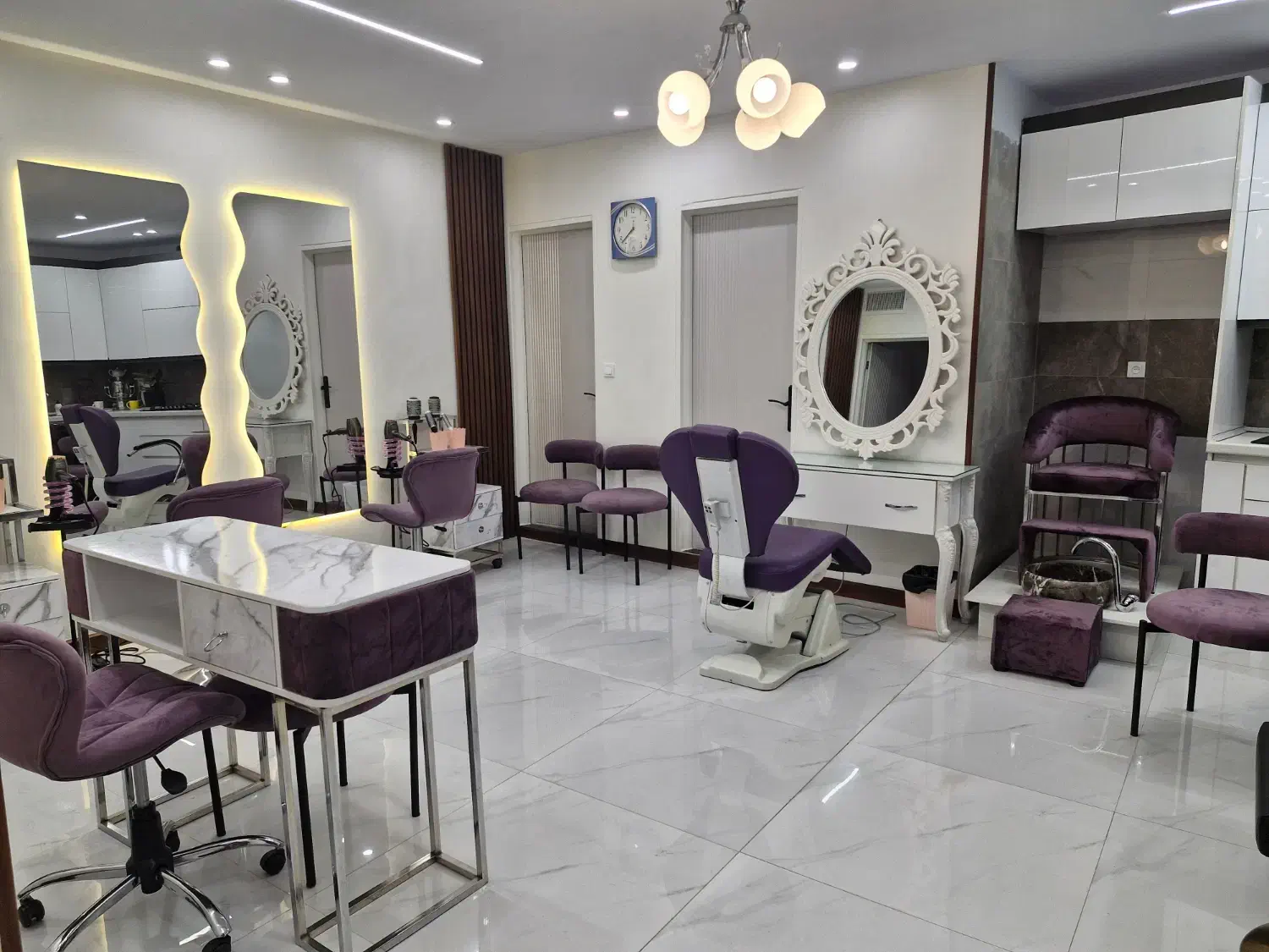 استخدام ناخن کار و هیرکات  و در سالن رخ آفرین|استخدام درمانی، زیبایی، بهداشتی|تهران, استخر|دیوار