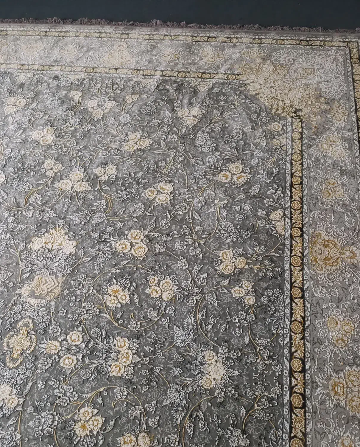 یک عدد فرش گل برجسته سالم|فرش|مشهد, شهید معقول|دیوار