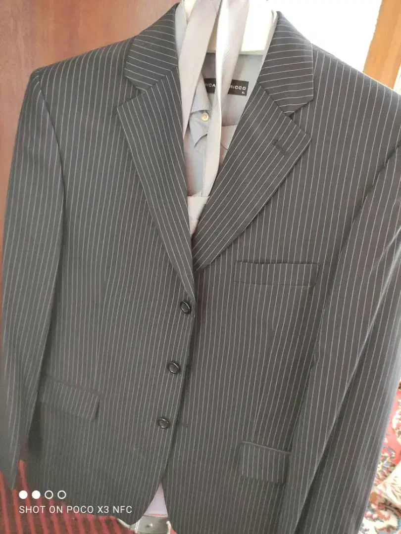 چند دست کت و شلوار برند معتبر|لباس|رشت, منظریه|دیوار