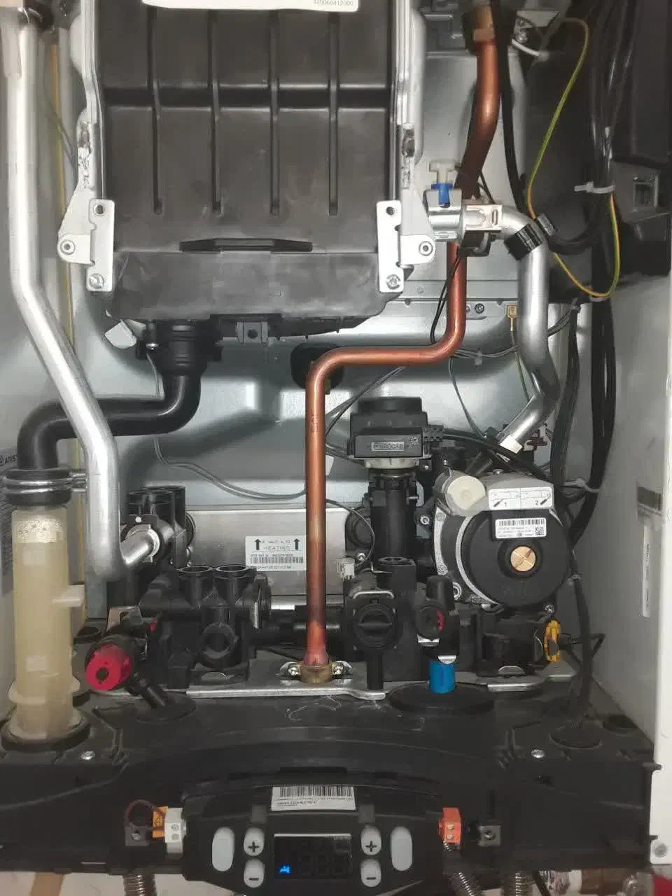 پکیج اریستون چگالشی|آبگرمکن، پکیج، شوفاژ|سلماس, |دیوار