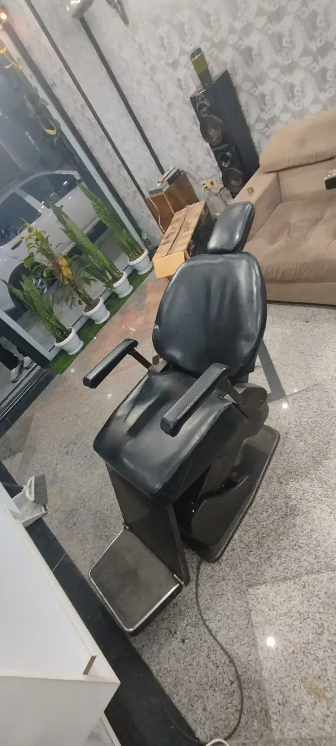 آینه، دکور  و صندلی ارایشگاه برقی|آرایشگاه و سالن‌های زیبایی|اندیشه, اندیشه فاز ۱|دیوار