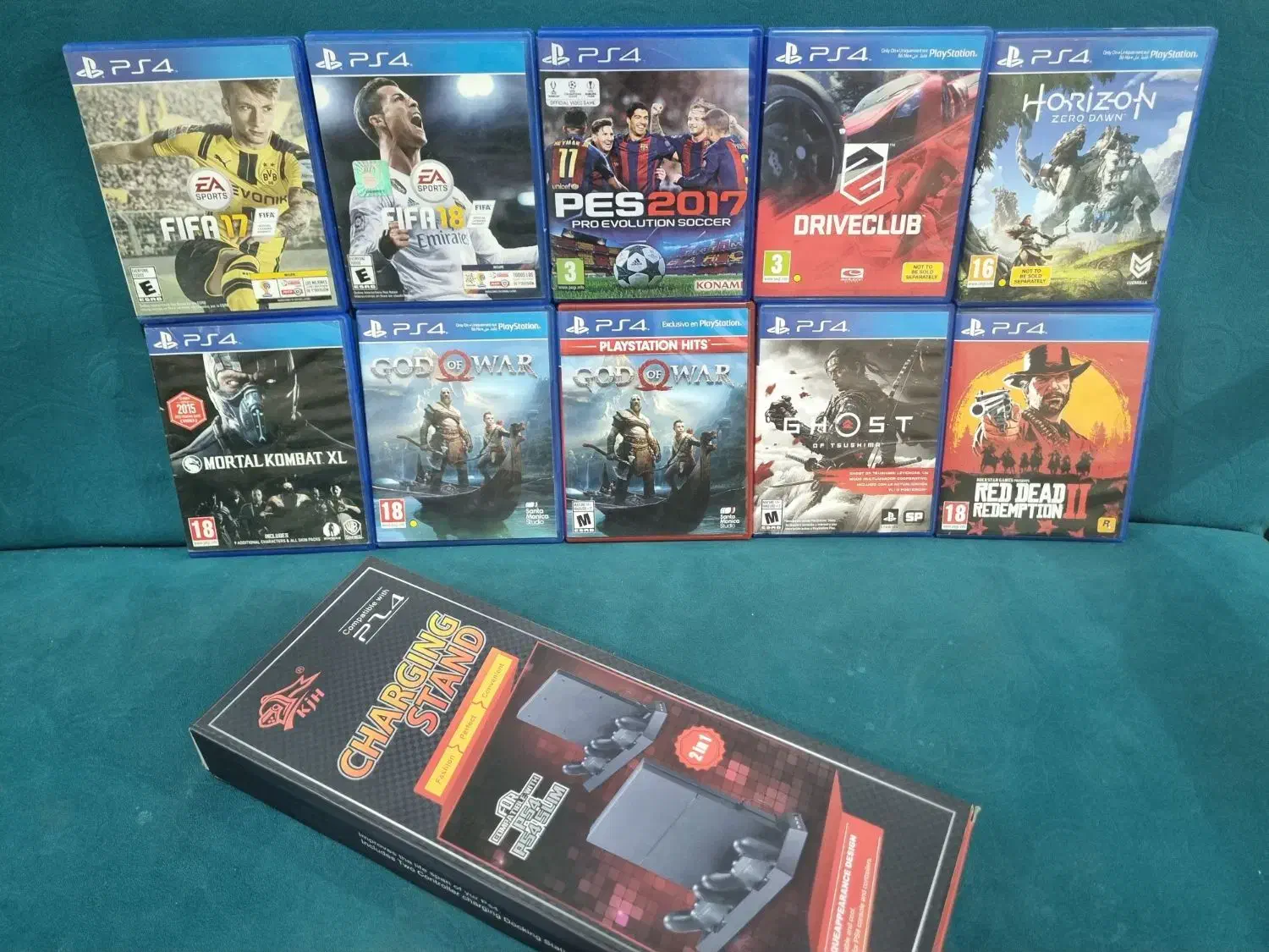 تعدادی دیسک بازی و دسته اورجینال ps4|کنسول، بازی ویدئویی و آنلاین|تهران, خاک سفید|دیوار