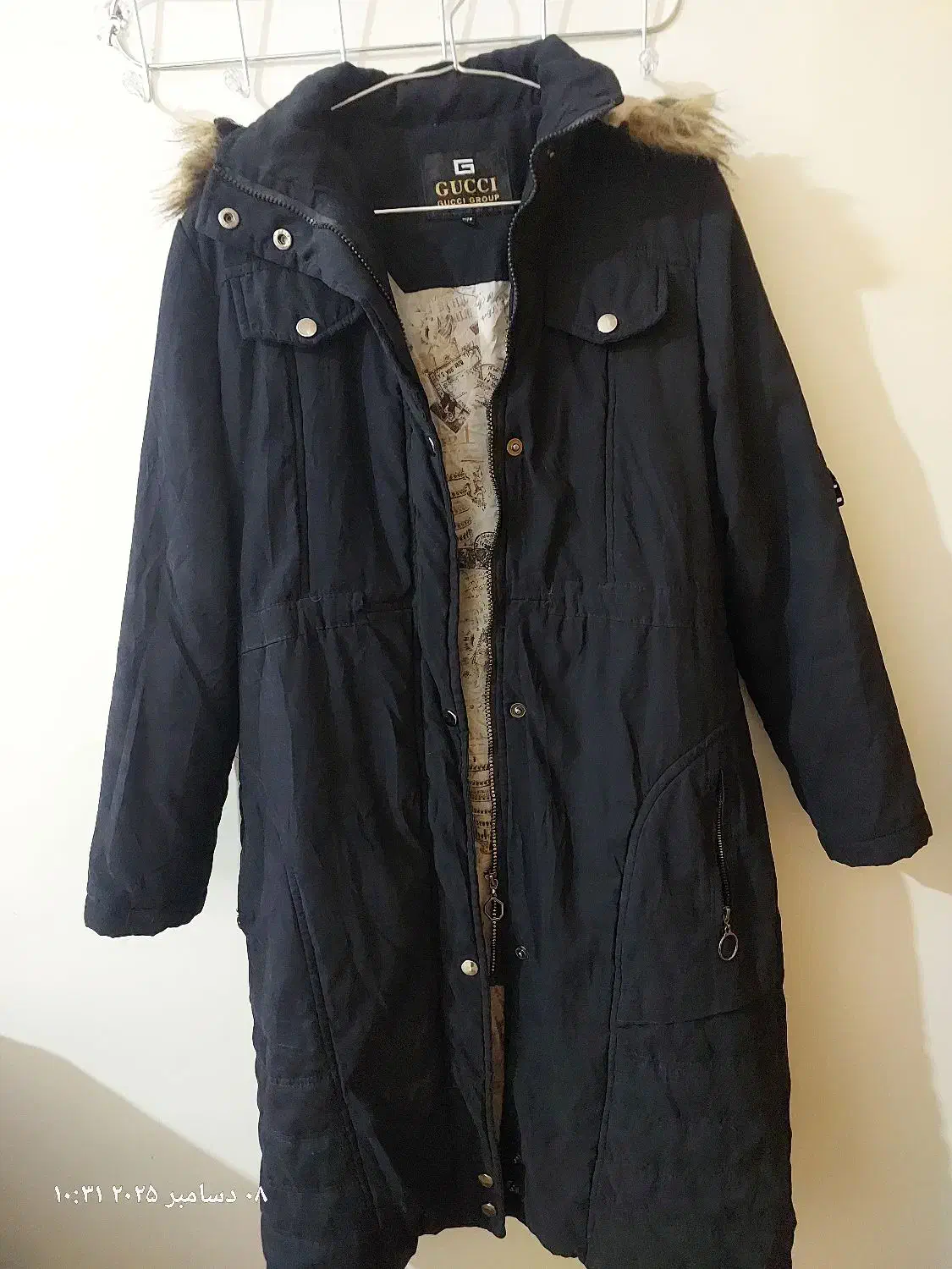 کاپشن و بارونی|لباس|اصفهان, جلالیه|دیوار