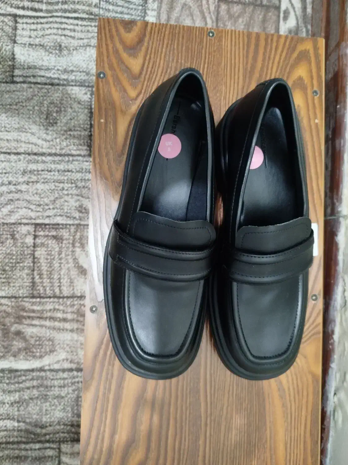 کفش برشکا انگلیسی|کیف، کفش، کمربند|هشتگرد, شهرک بعثت|دیوار