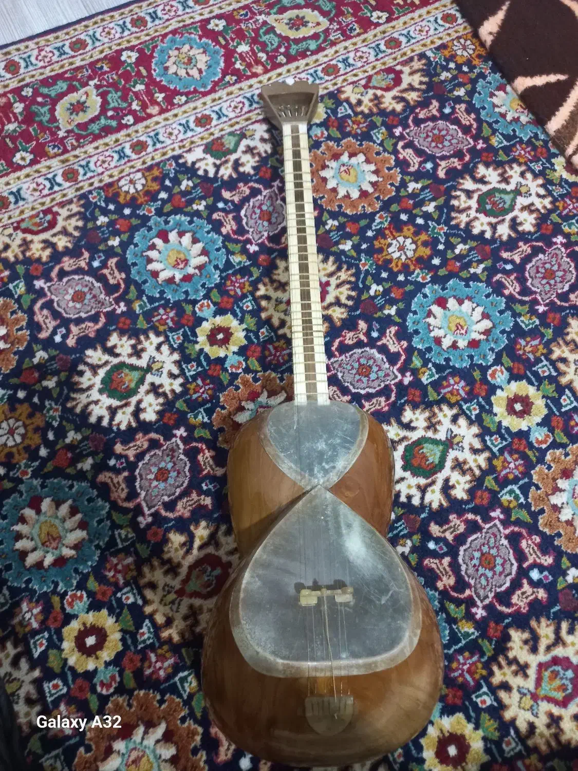 تار مهردار ایمان سرپنجه خورشیدی|سازهای سنتی|مهاباد (آذربایجان غربی), |دیوار