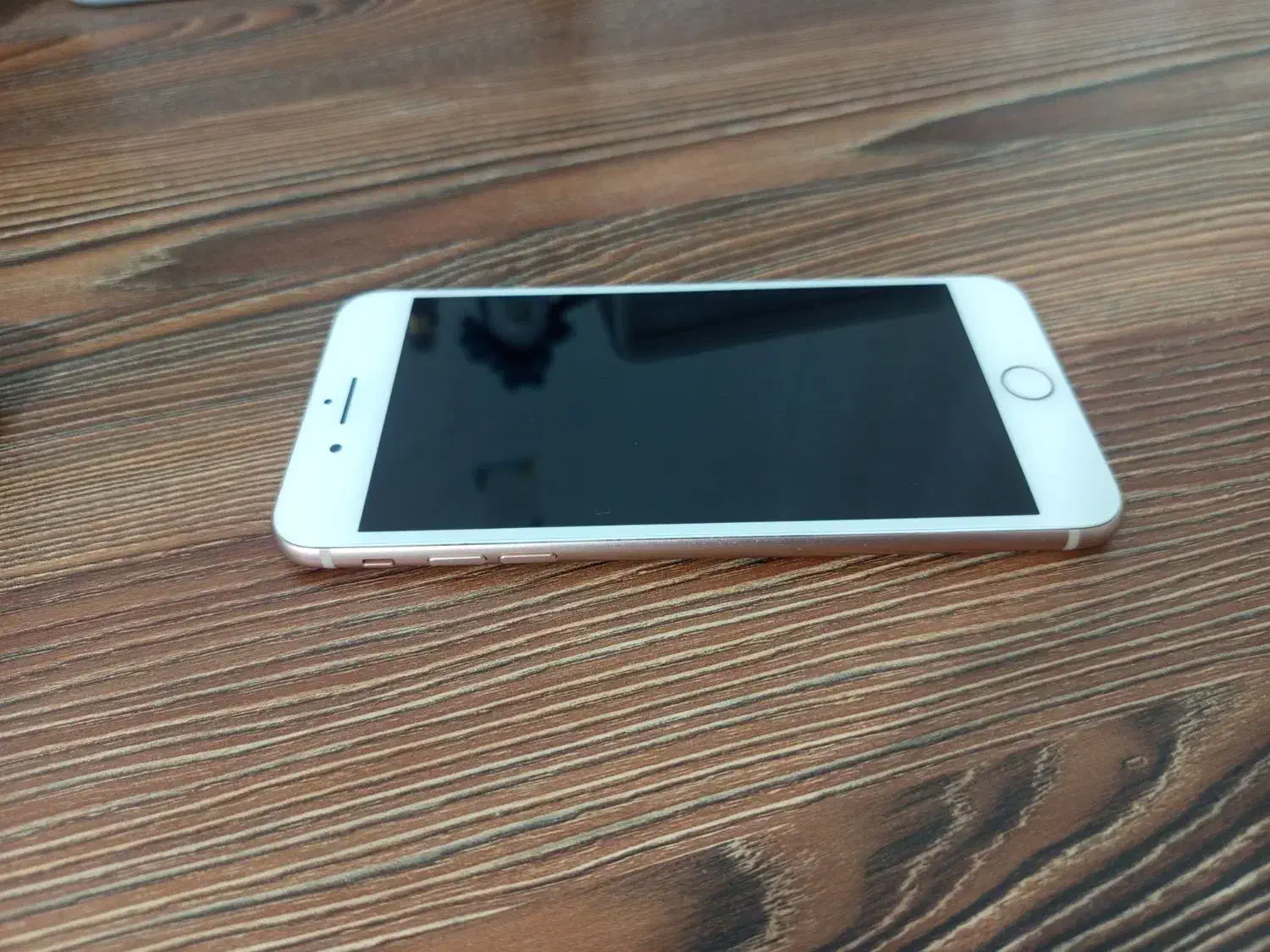 آیفون ۸ پلاس ۶۴ گیگ بدون نقطه وخشی با شارژ۱۰۰ درصد|موبایل|همدان, |دیوار