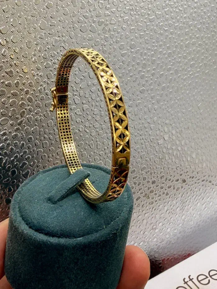 فروش دستبند بنگل طلا ۱۸ عیار بدون اجرت ۶ درصد|جواهرات|تهران, گلستان (شهرک راه آهن)|دیوار