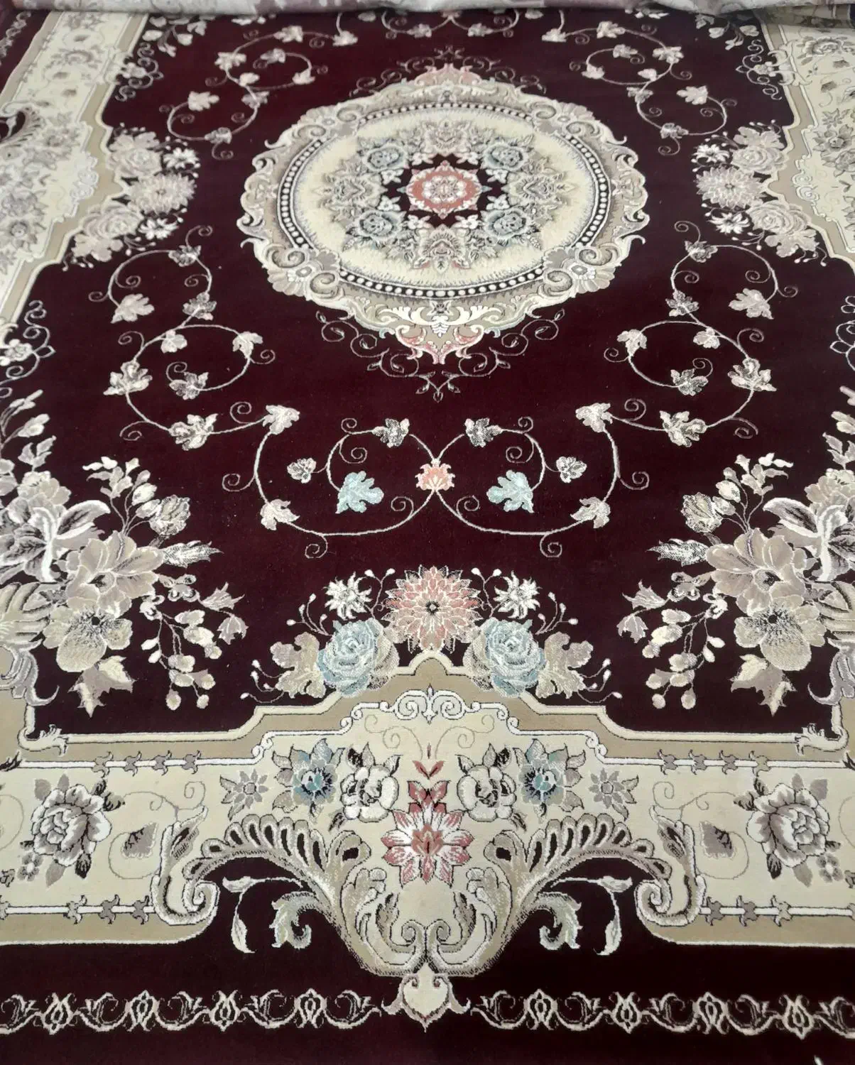 قالی در حد نو نو|فرش|زرند, |دیوار