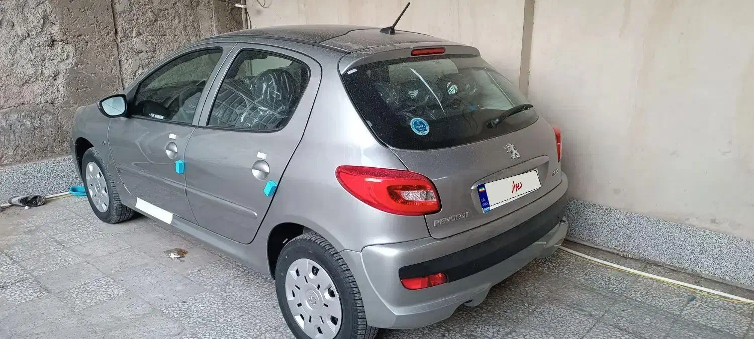 207پاناروما تیتانیوم 1404|خودرو سواری و وانت|زهک, |دیوار