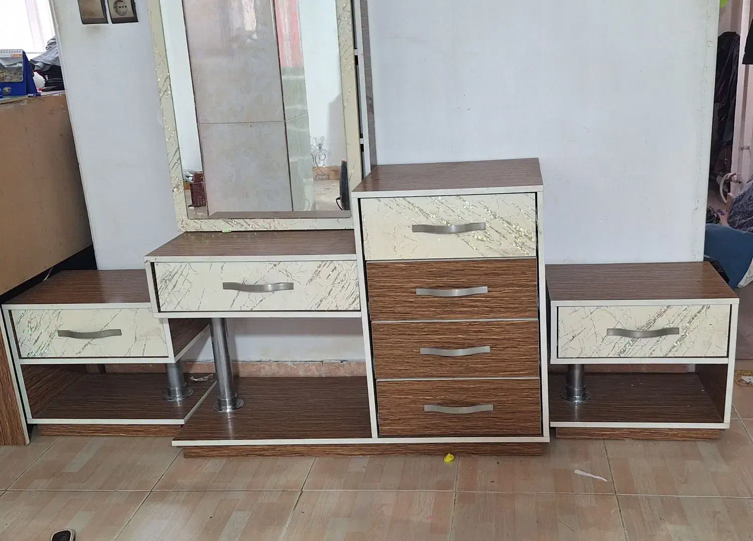 داور و پاتختی|تخت و سرویس خواب|رشت, کوی غلام نیا|دیوار
