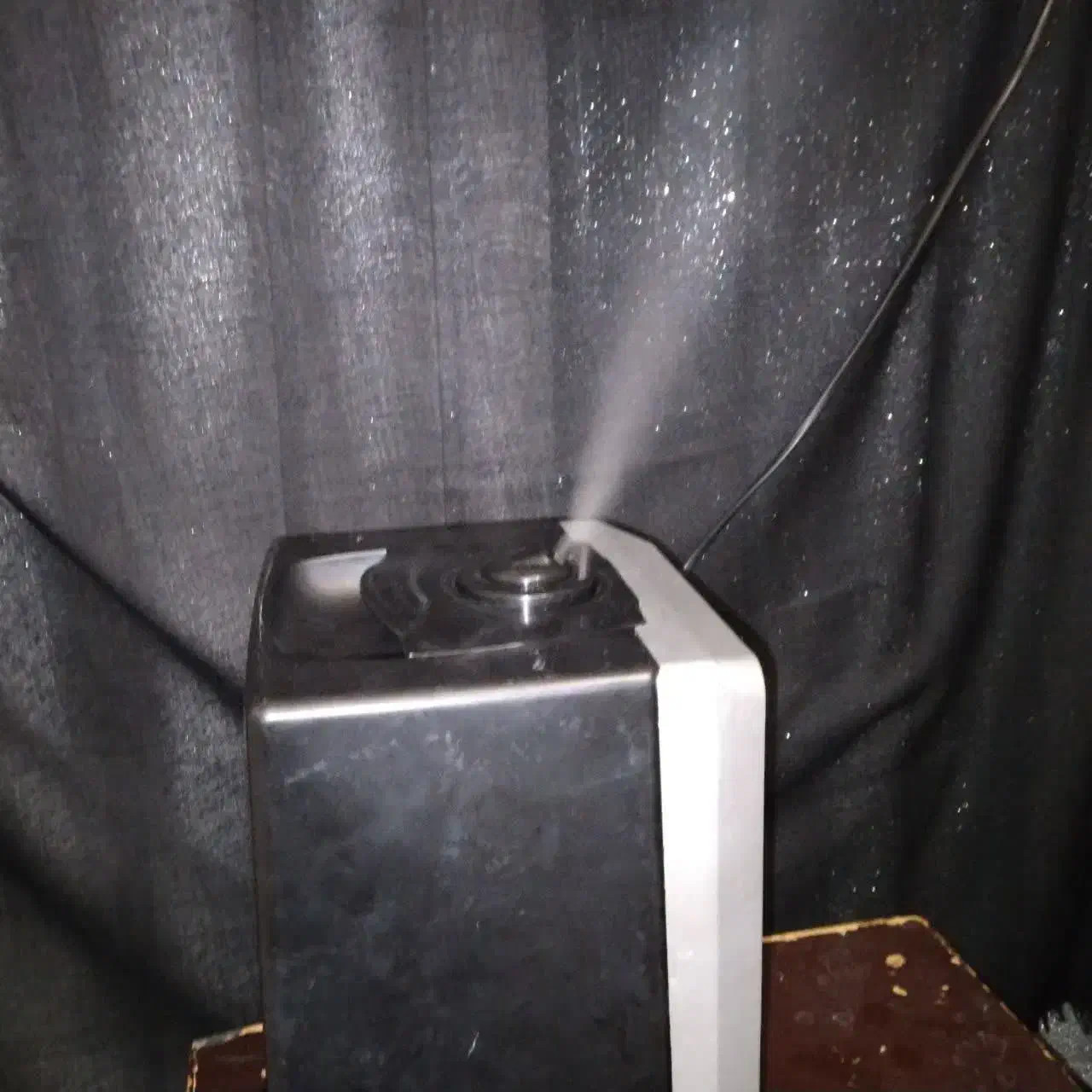 بخور سرد|پنکه و تصفیه‌کنندهٔ هوا|قم, حکمت شمالی|دیوار