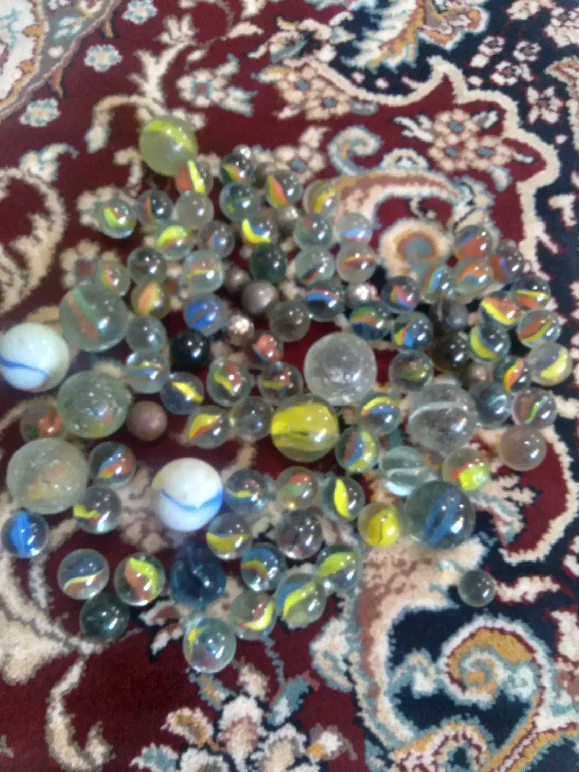 تعدادی تیله|اسباببازی|خواجه, |دیوار