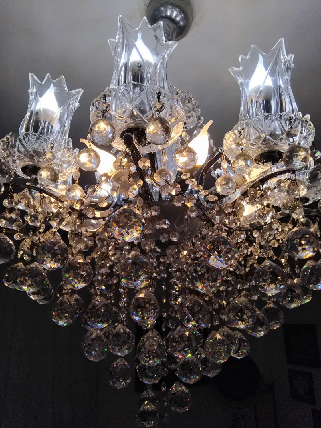 لوستر کاملا سالم هشت شاخه|لوستر و چراغ آویز|پردیس, فاز ۳|دیوار