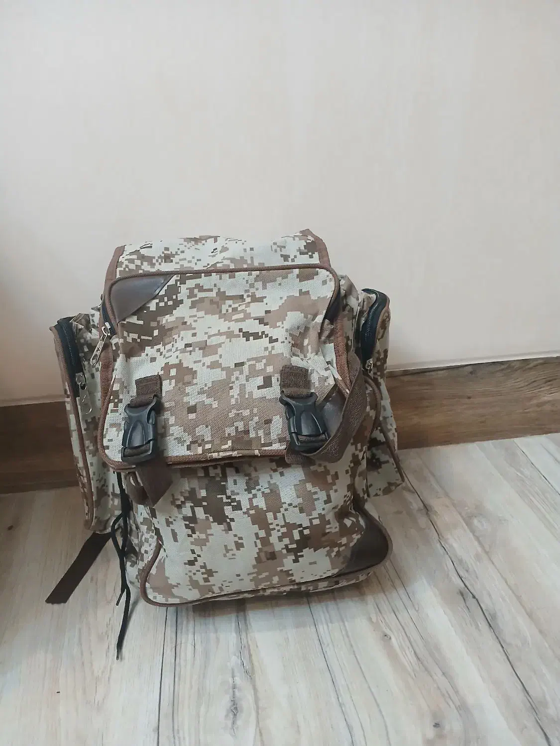 کیف کوله ارتشی|کیف، کفش، کمربند|شیراز, شاه قلی بیگی|دیوار