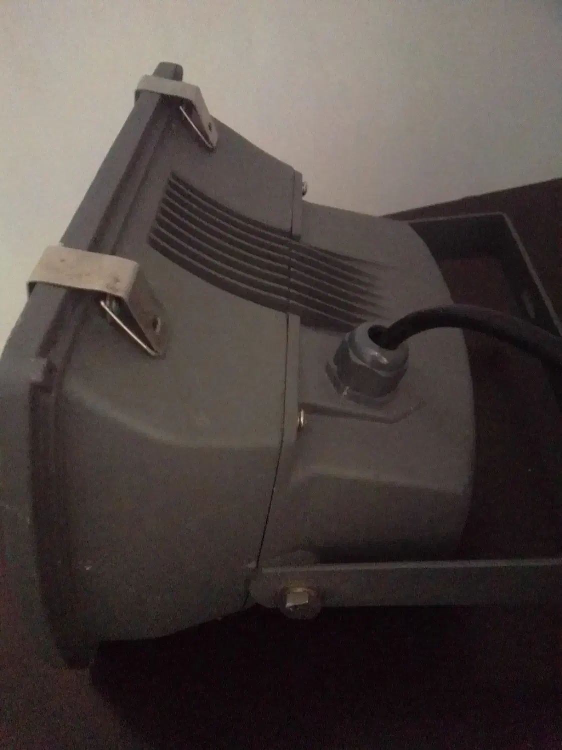 نورافکن ۱۵۰ وات سفید یخی|لامپ و چراغ|کارون, |دیوار