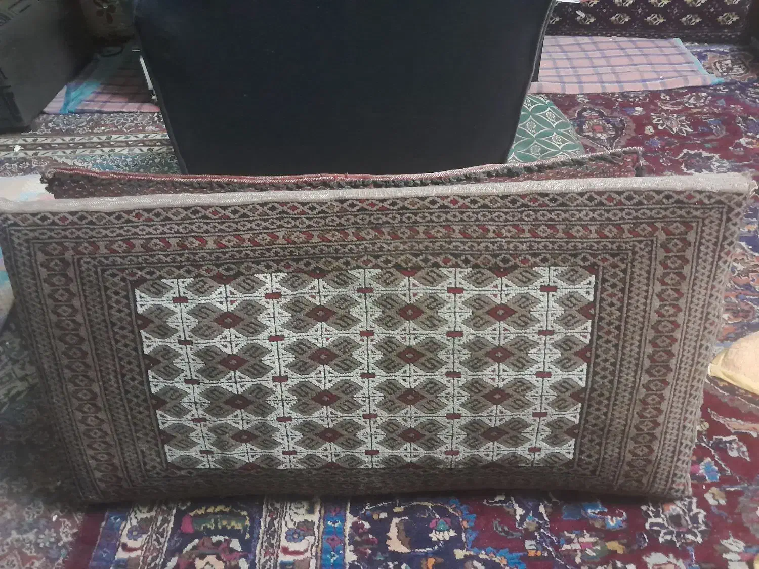 دودست پشتی دستبافت|پشتی|زاهدان, |دیوار