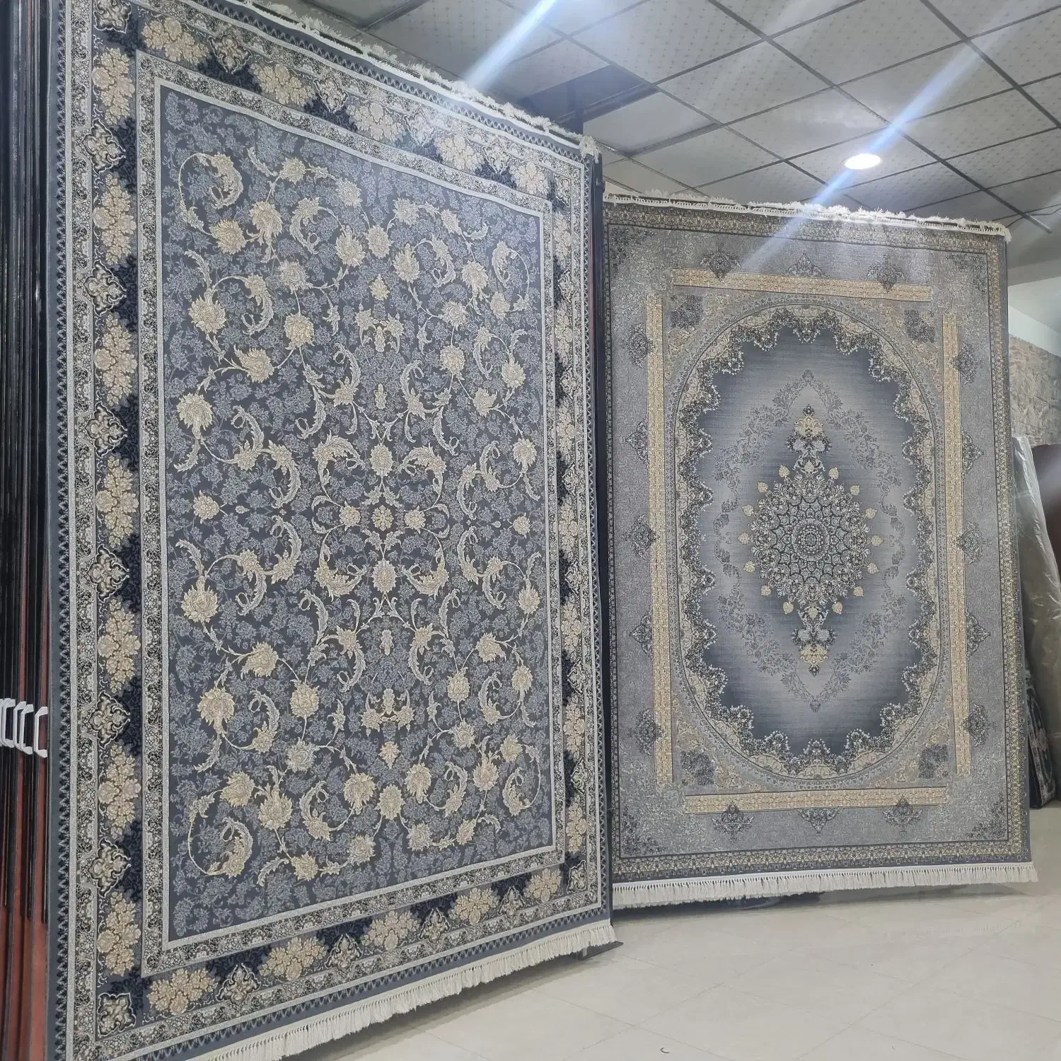 بورس انواع فرش های ۷۰۰ شانه|فرش|محمدشهر, همایون ویلا|دیوار