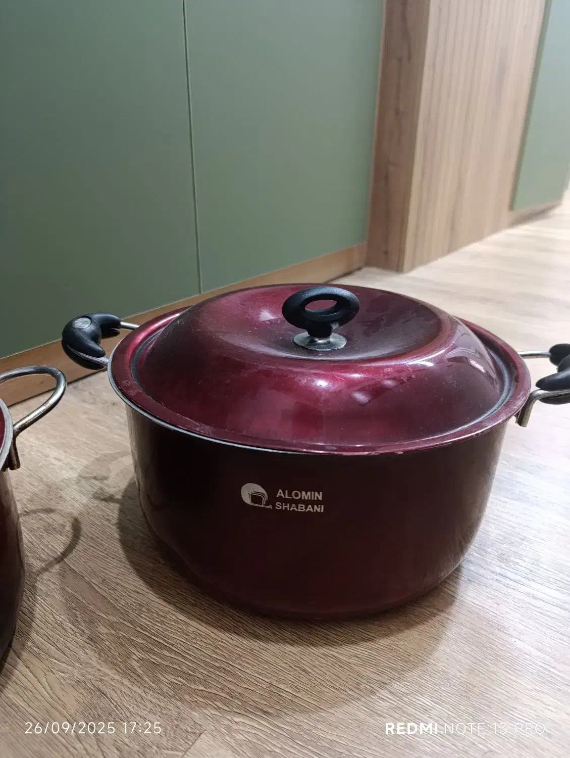 دو عدد قابلمه روحی|ظروف پخت‌وپز|ایلام, |دیوار