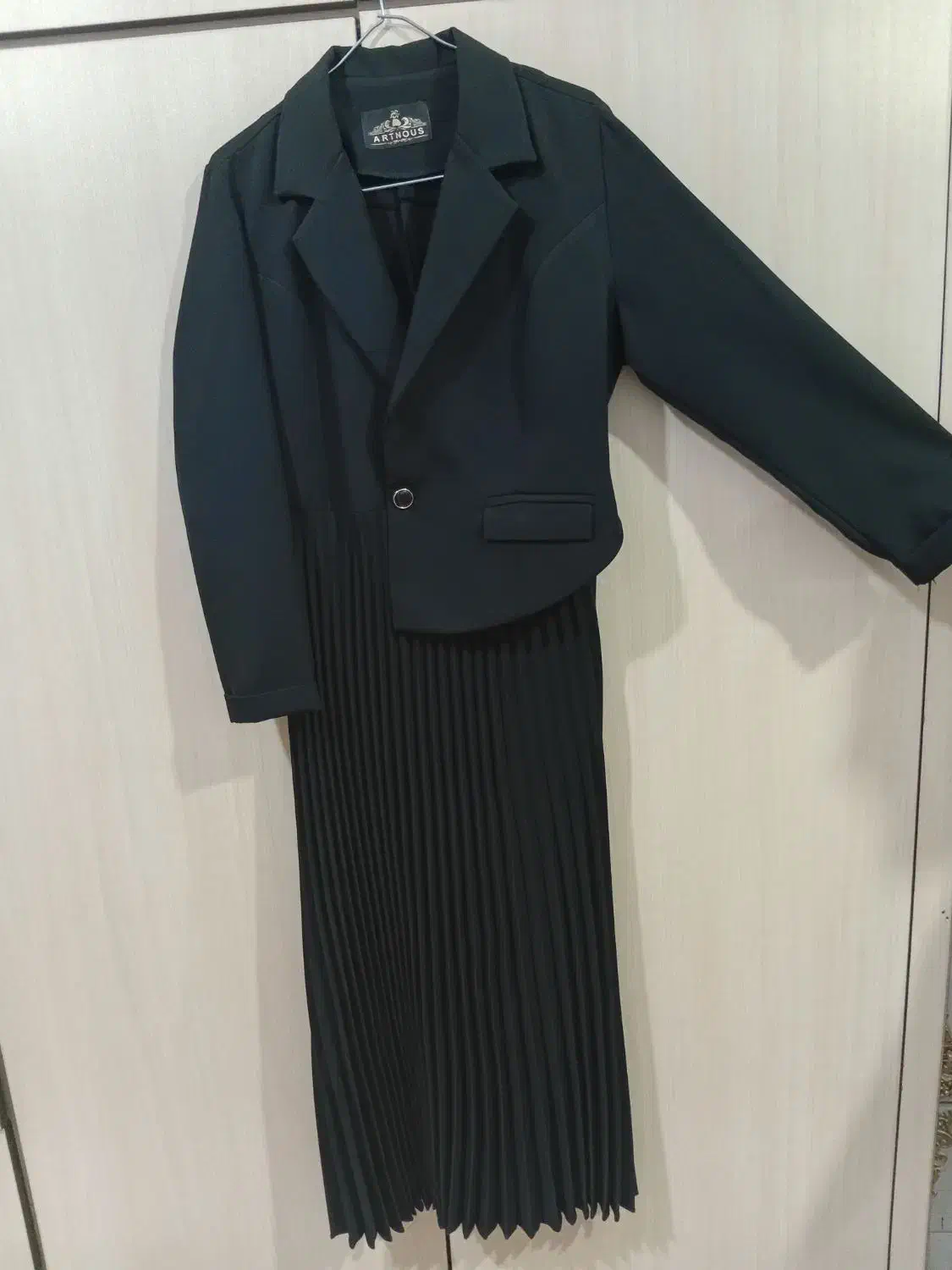 لباس مجلسی|لباس|هریس, |دیوار