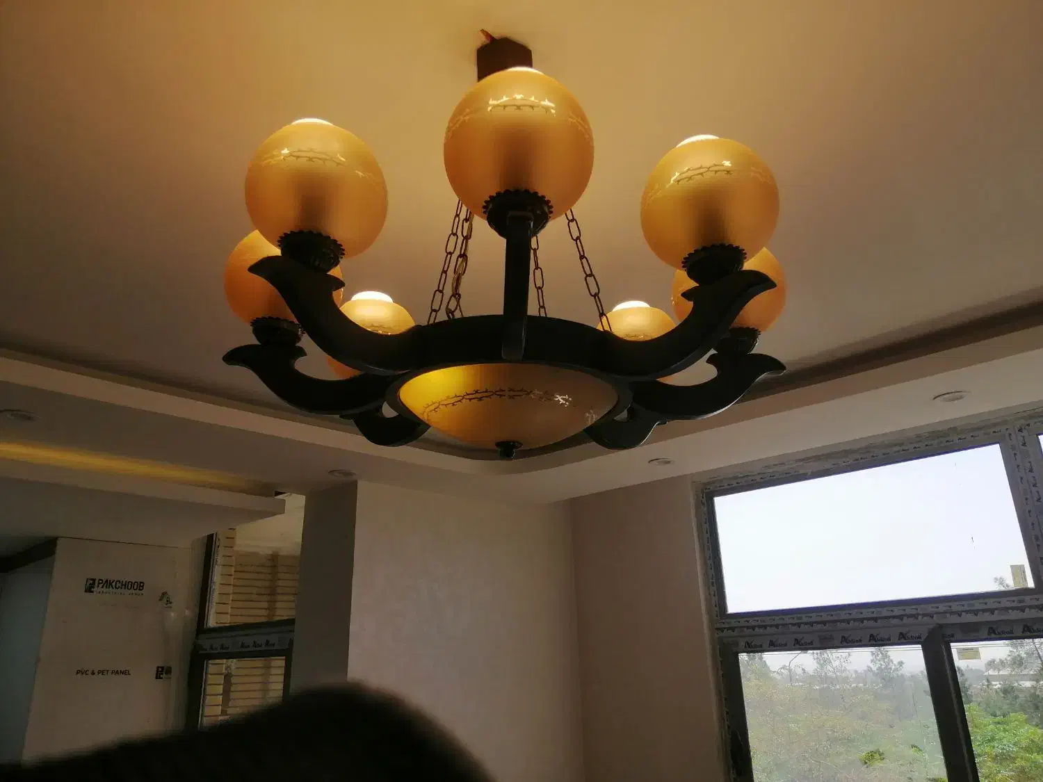 لوستر چوبی طرح رومی|لوستر و چراغ آویز|اصفهان, کوی ولی عصر|دیوار