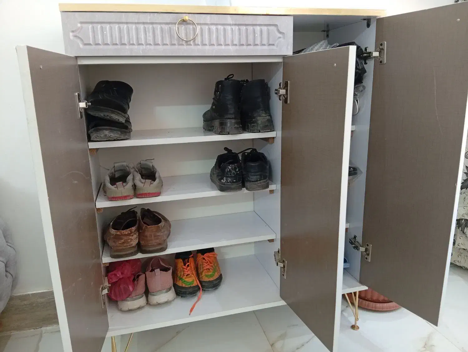 جاکفشی|جاکفشی، کمد، دراور|تربتحیدریه, ترمینال|دیوار