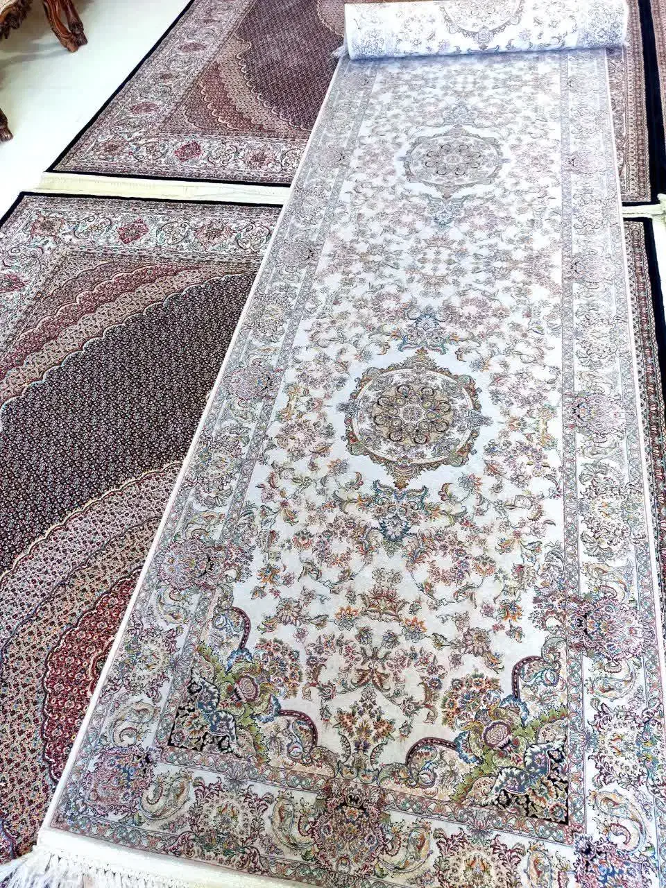 یک تخته کناره فرش ۱۲۰۰شانه در حد نو نو|فرش|تبریز, |دیوار