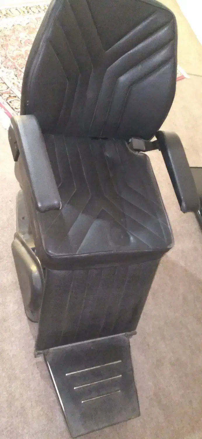 ۲ دستگاه صندلی برقی آرایشگاه|آرایشگاه و سالنهای زیبایی|قزوین, |دیوار