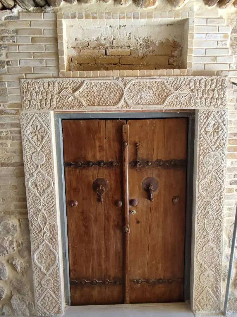 اجاره عمارت تجاری سنتی (هتل و رستوران)|اجارهٔ مغازه و غرفه|شیراز, سیاه سنگ|دیوار