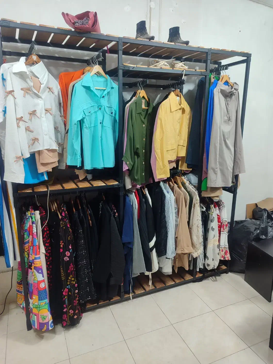 یک رگال لباس داریم برای فروش خورموج هستم|فروشگاه و مغازه|خورموج, |دیوار