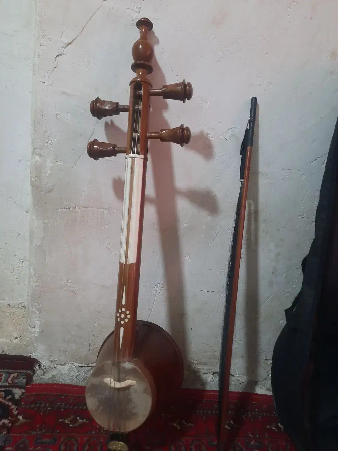 کمانچه|سازهای سنتی|بروجرد, |دیوار