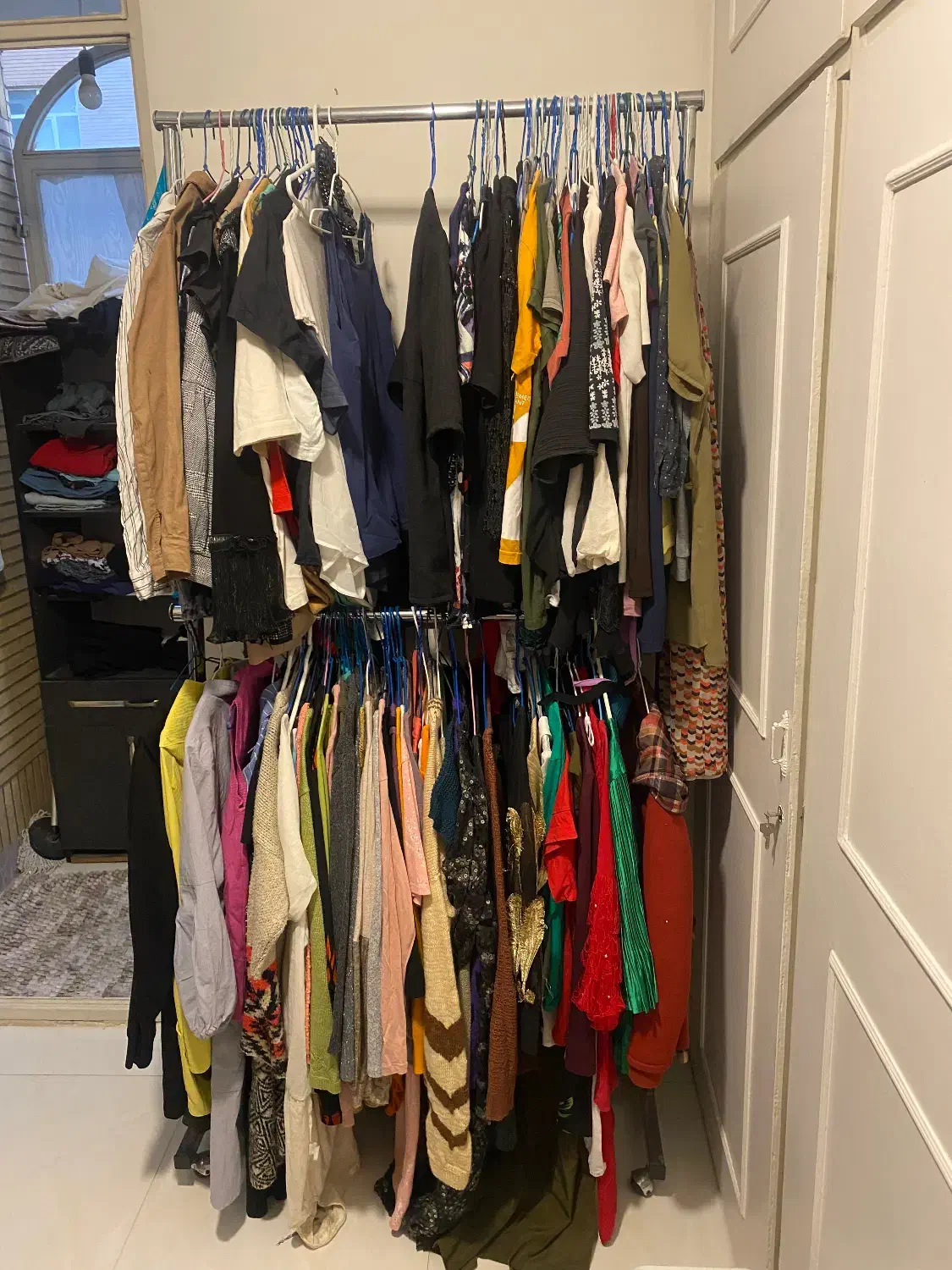 ۹۰۰عدد انواع لباس زنانه خارجی بعلت مهاجرت|لباس|تهران, جنت‌آباد مرکزی|دیوار