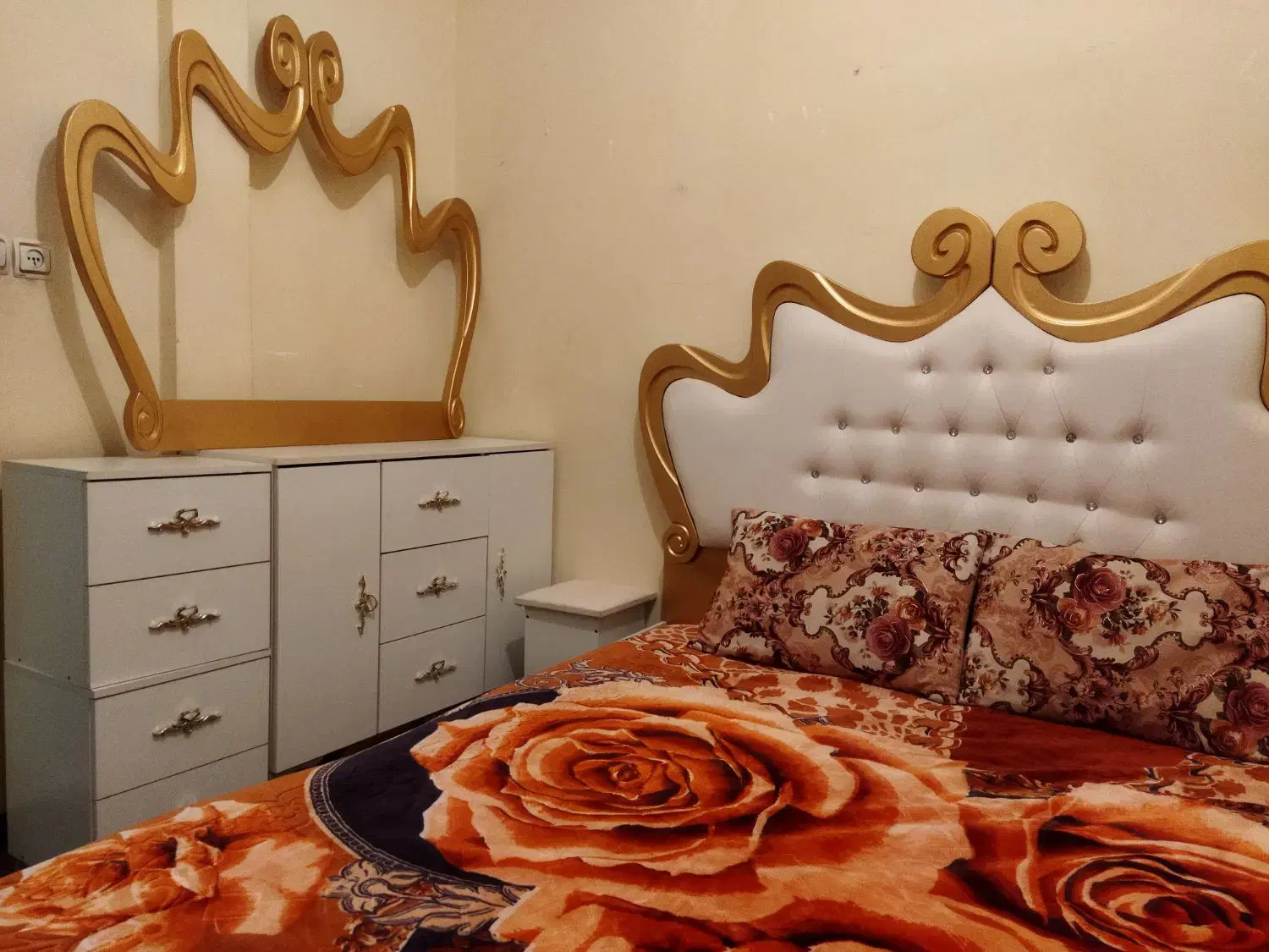 تخت خواب دونفره|تخت و سرویس خواب|آبیک, |دیوار