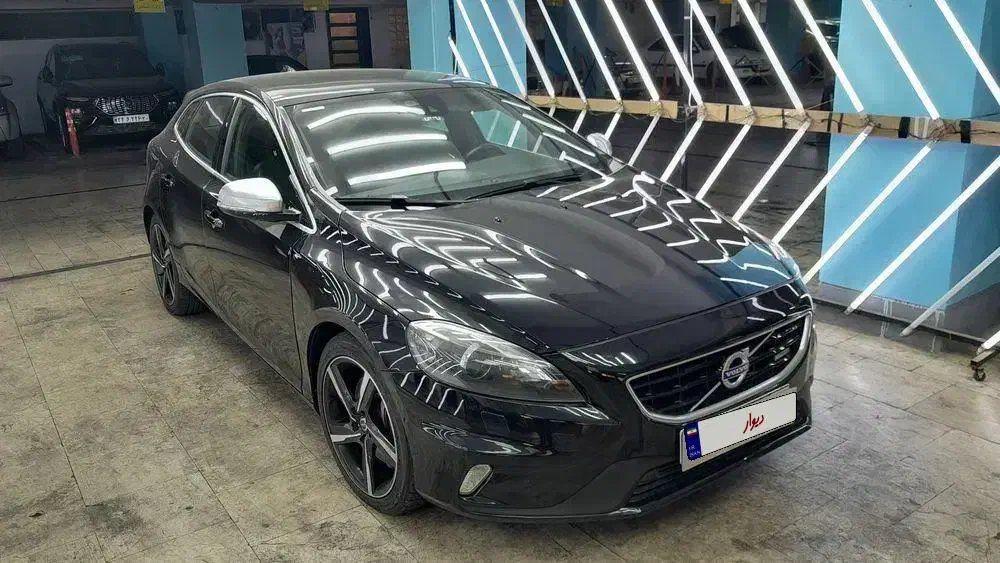 وولوو v40 مدل 2014  R-DESIGN PLUS مشکی بدون رنگ|خودرو سواری و وانت|تهران, ظفر|دیوار