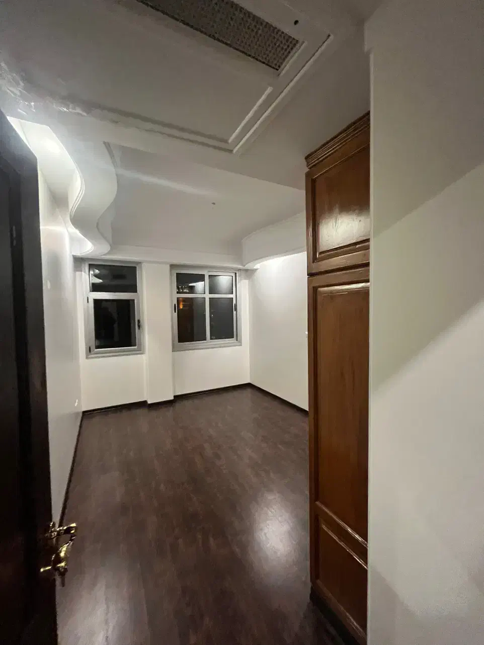 فرمانیه سنبل*340متر*4خواب*غرق در نور*تراس چیدمانی